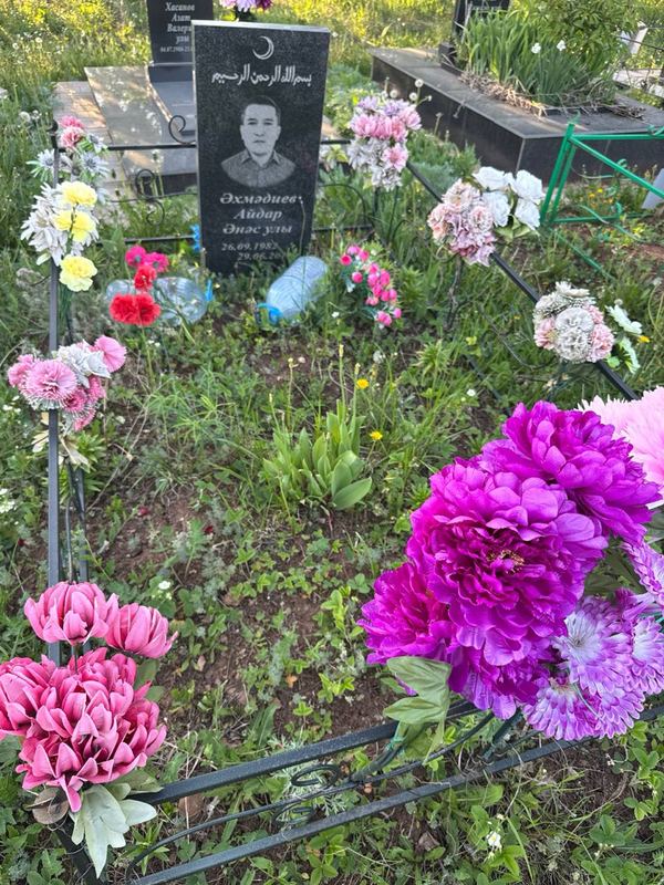 Фото надгробия: Ахмадиев Айдар Анасович