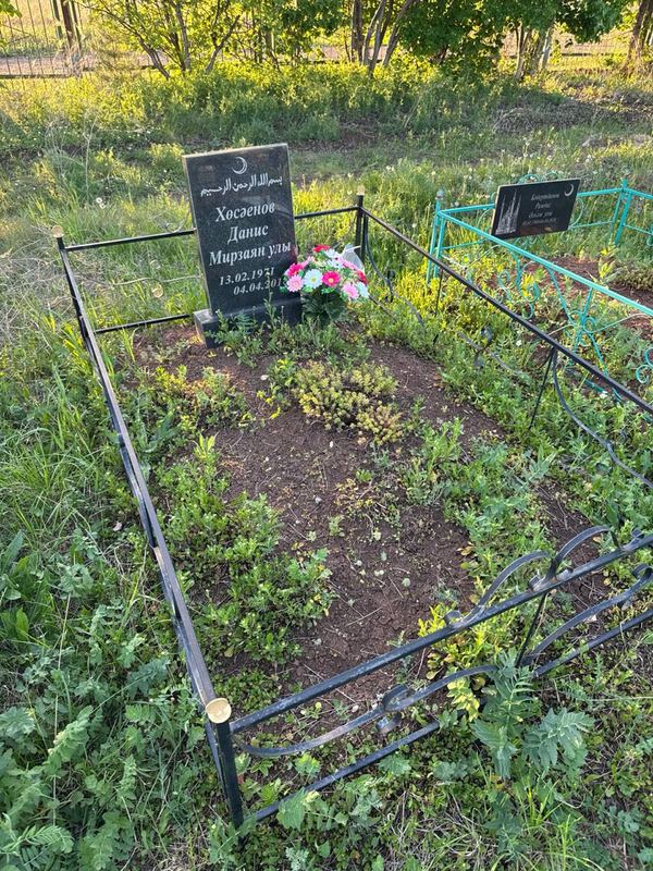 Фото надгробия: Хусаинов Данис Мирзаянович