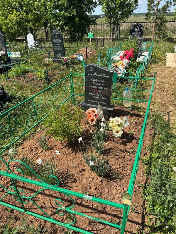 Фото надгробия: Садриева Халиса Тухбатулловна
