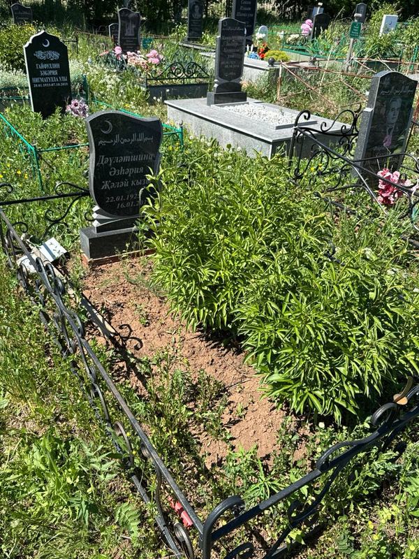 Фото надгробия: Давлетшина Азхария Заляевна