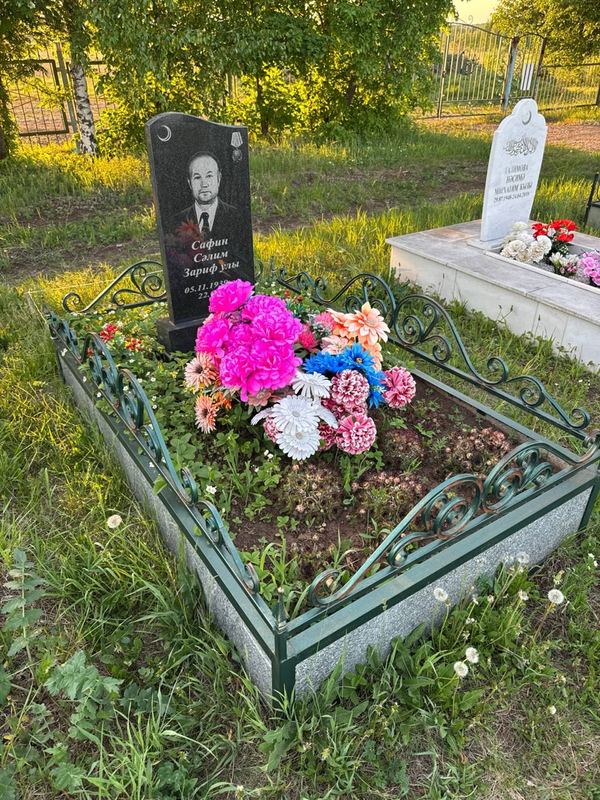 Фото надгробия: Сафин Салим Зарифович