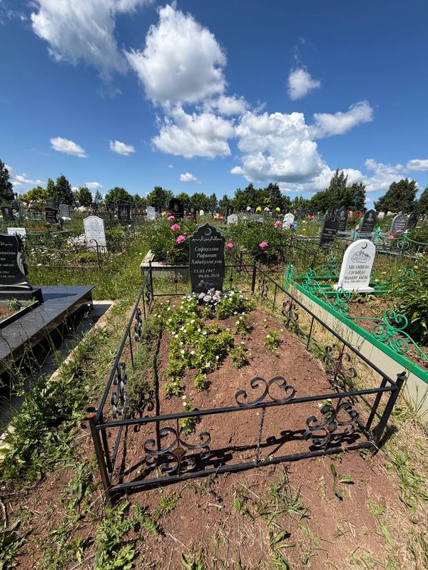 Фото надгробия: Сафиуллин Рафинат Хабибуллович
