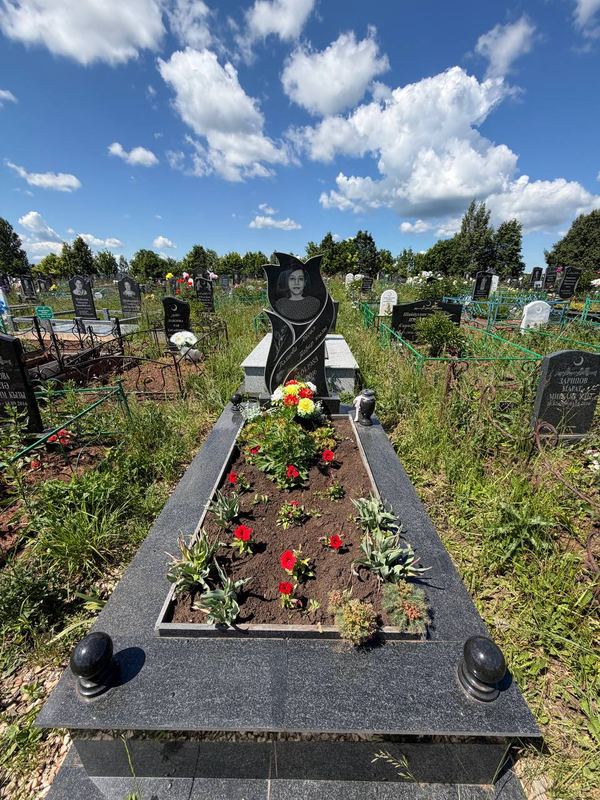 Фото надгробия: Валиева Айгуль Тагировна