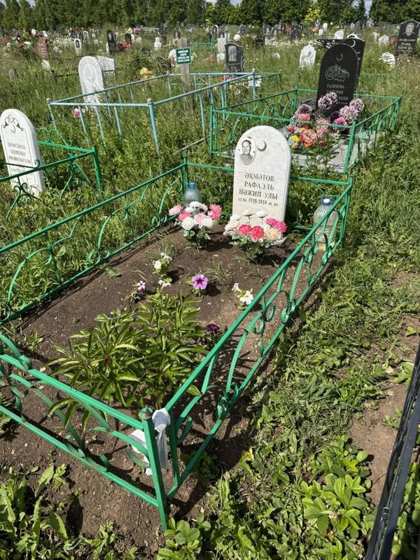 Фото надгробия: Ахметов Рафаэль Назипович