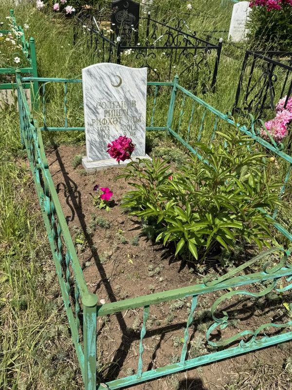 Фото надгробия: Султанов Ришат Рифхатович