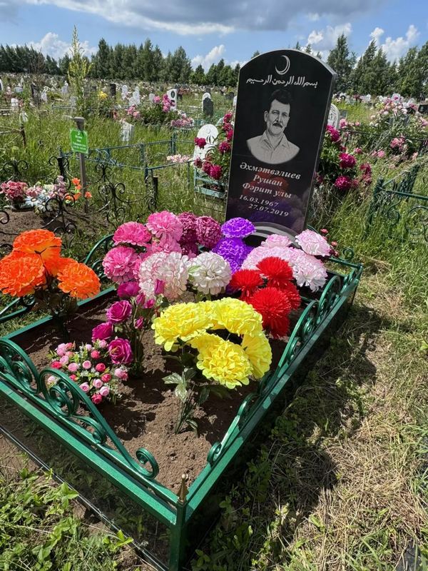 Фото надгробия: Ахметвалиев Рушан Фаритович