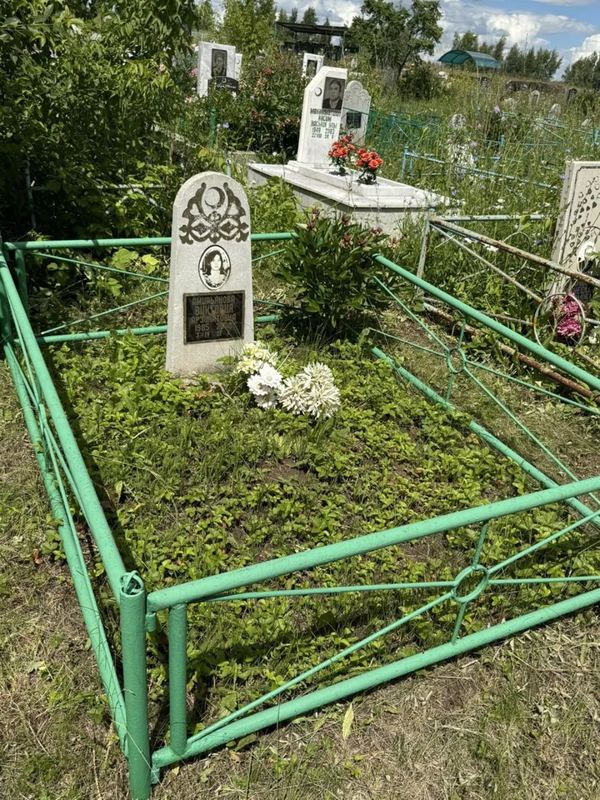 Фото надгробия: Амирьянова Виктория Арзинатовна
