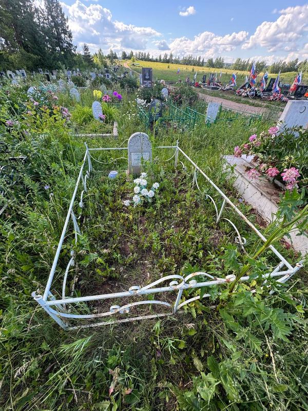 Фото надгробия: Сафиуллина Алсу Рахматуллаевна