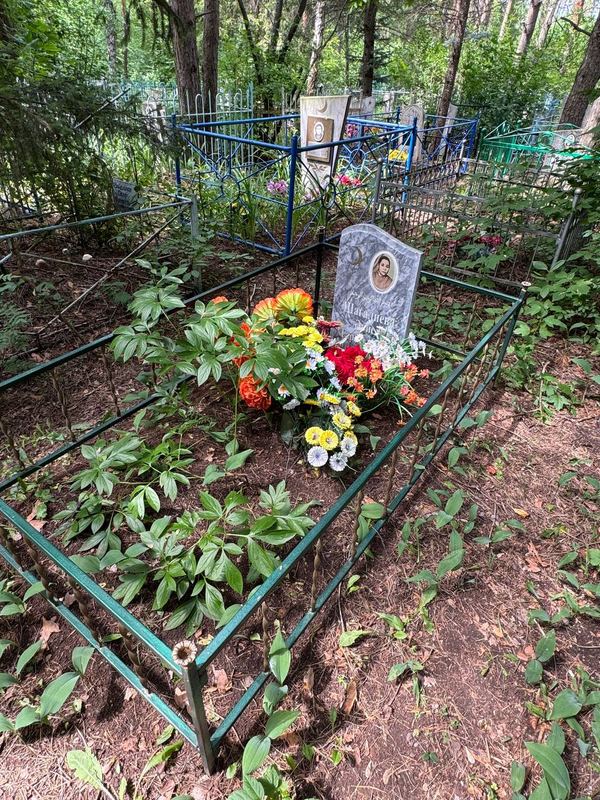 Фото надгробия: Шагалиева Аниса Гарифовна