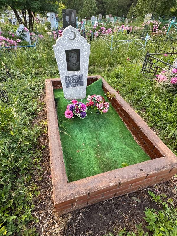 Фото надгробия: Ярмиев Атлас Корычбаевич