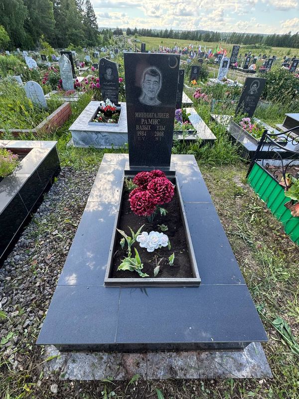 Фото надгробия: Миннигалиев Рамис Вазыхович