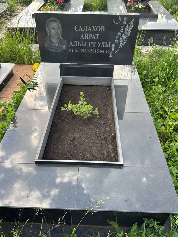 Фото надгробия: Салахов Айрат Альбертович