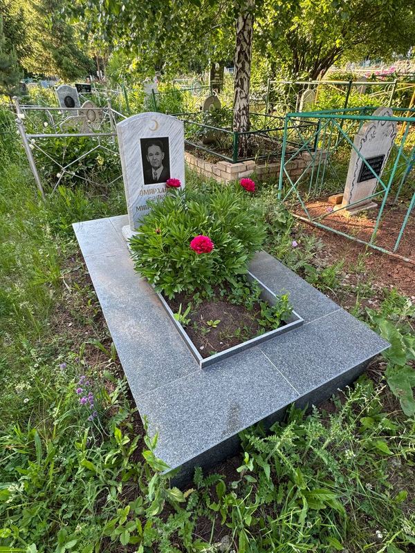Фото надгробия: Амирханов Сафар Миннекаевич