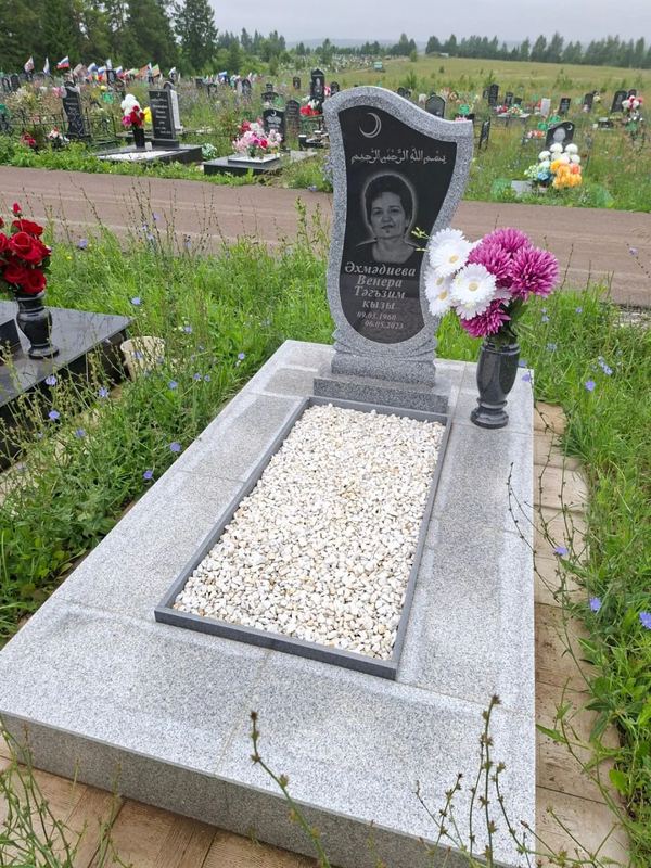 Фото надгробия: Ахмадиева Венера Тагзимовна