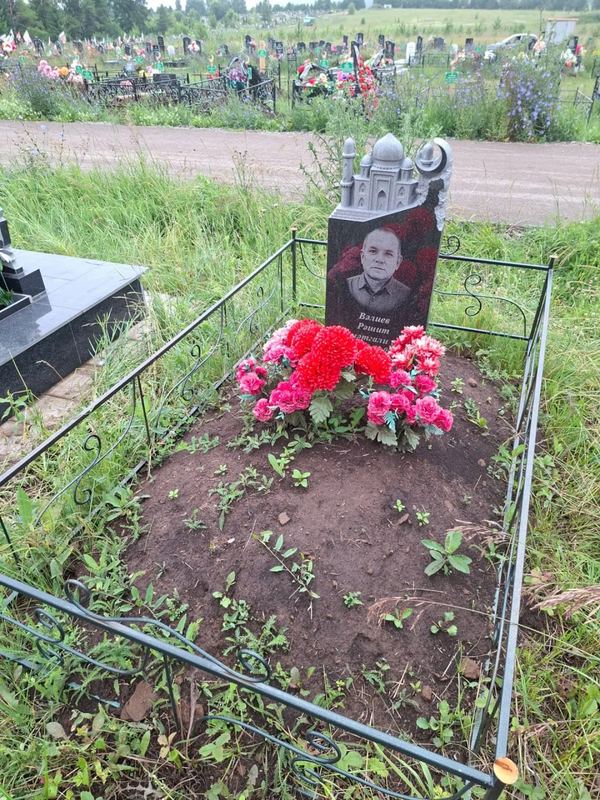 Фото надгробия: Валиев Рашит Ахметгалиевич