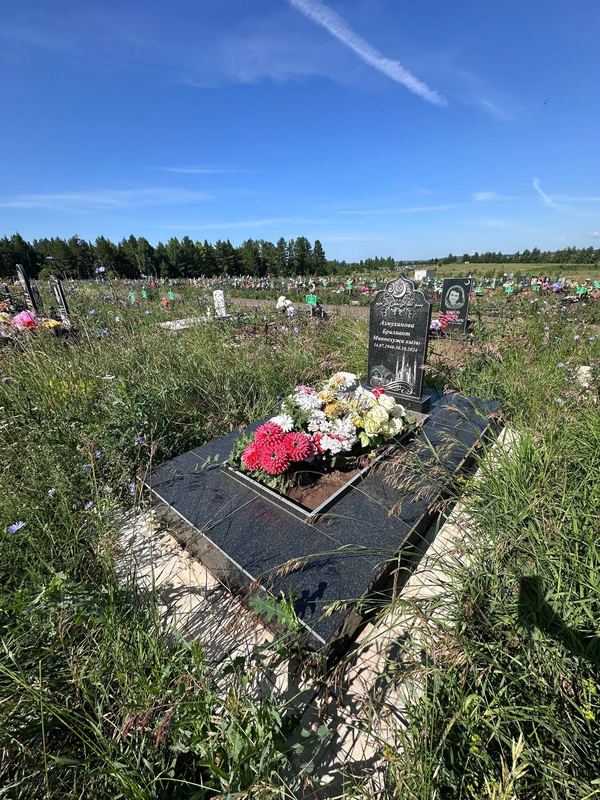 Фото надгробия: Азмуханова Брильянт Миннехужаевна