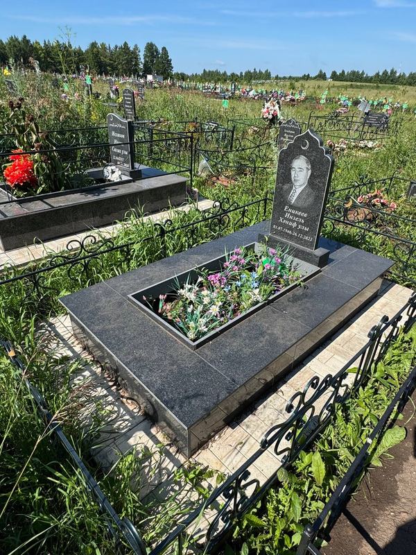 Фото надгробия: Еникеев Инзель Ханифович