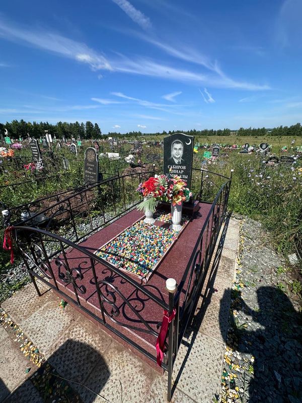 Фото надгробия: Сабиров Динар Дамирович