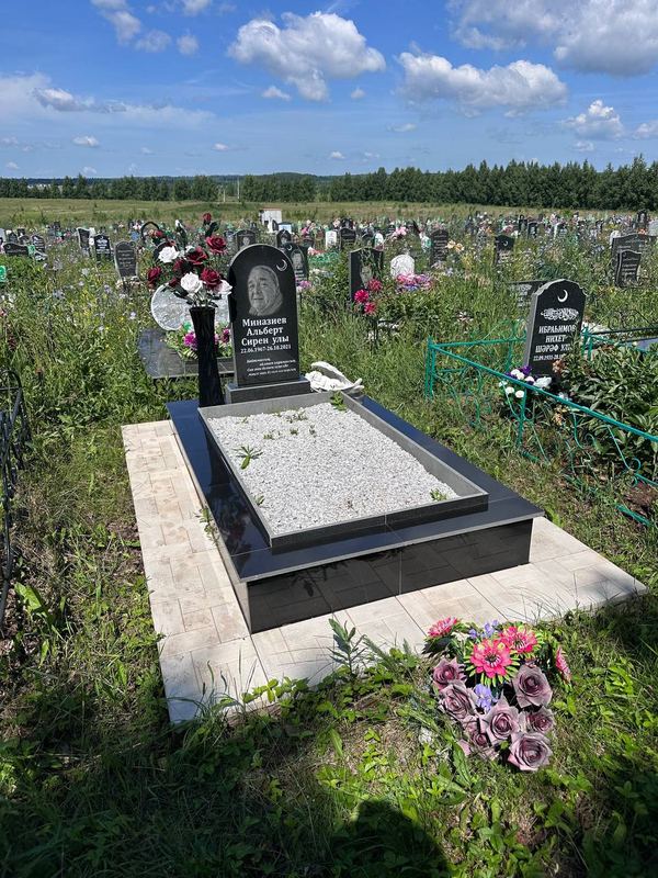 Фото надгробия: Миназиев Альберт Сиренович