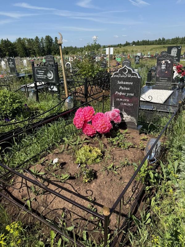 Фото надгробия: Занитов Радик Рафисович