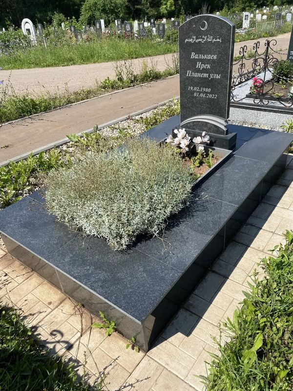 Фото надгробия: Валькаев Ирек Планетович