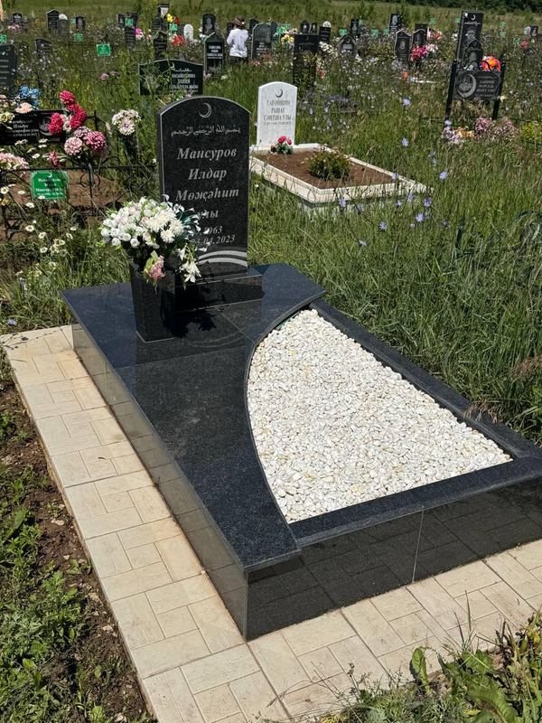 Фото надгробия: Мансуров Ильдар Мажахитович
